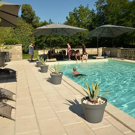 Frühstückspension Chateau De Bellevue Et Avec Piscine Saisonal Chauffee Et Partout Climatisees Saint-Avit (Charente)