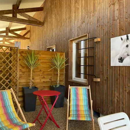 Bed and breakfast Chateau De Bellevue Et Avec Piscine Saisonal Chauffée Et Partout Climatisées Saint-Avit (Charente)