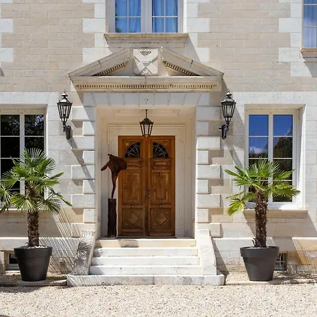 Chateau De Bellevue Et Avec Piscine Saisonal Chauffee Et Partout Climatisees Couette-café
