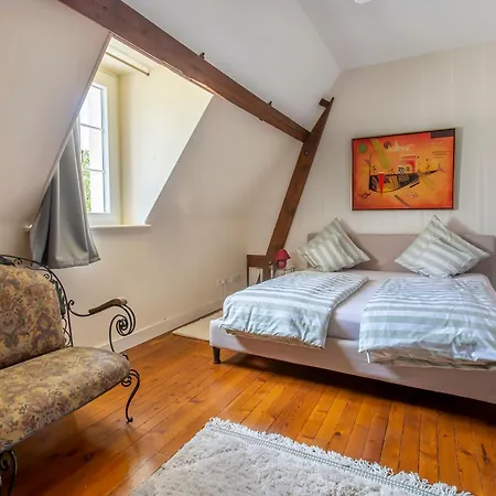 Couette-café Chateau De Bellevue Et Avec Piscine Saisonal Chauffee Et Partout Climatisees 4*