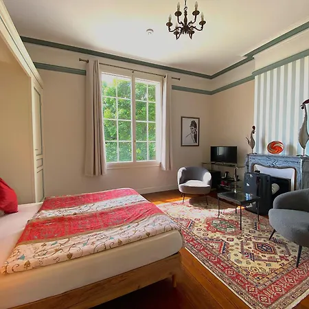 Chateau De Bellevue Et Avec Piscine Saisonal Chauffee Et Partout Climatisees Saint-Avit (Charente)