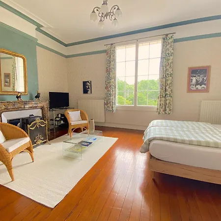 Nocleg ze śniadaniem Chateau De Bellevue Et Avec Piscine Saisonal Chauffee Et Partout Climatisees