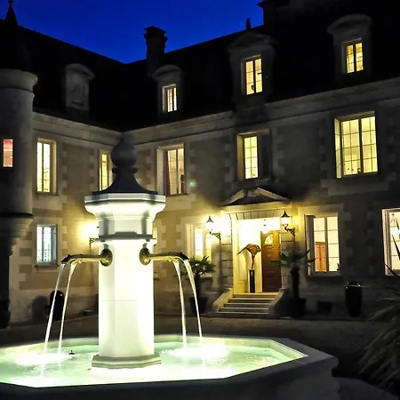 Chateau De Bellevue Et Avec Piscine Saisonal Chauffee Et Partout Climatisees 4*
